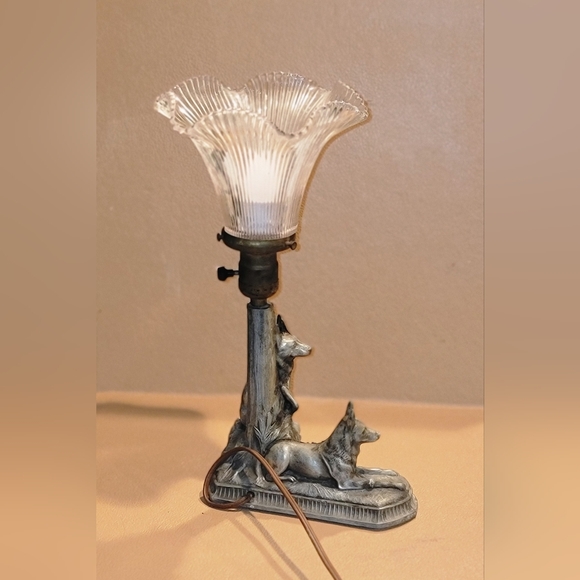 VINTAGE GERMAN SHEPHERDS 14" METAL TABLE LAMP - Picture 10 of 10